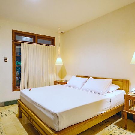 Hotel Tugu Blitar Exteriör bild