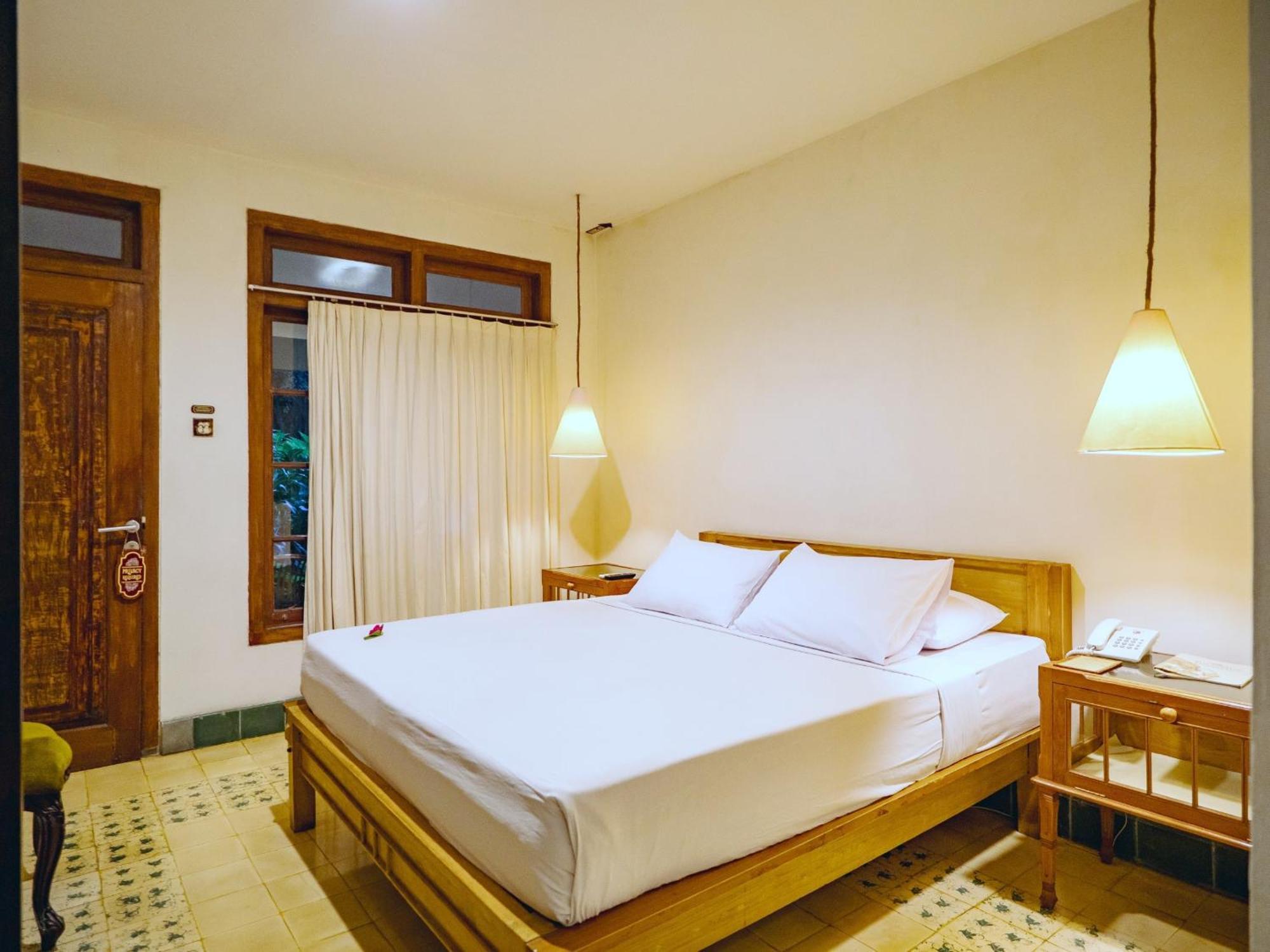Hotel Tugu Blitar Exteriör bild