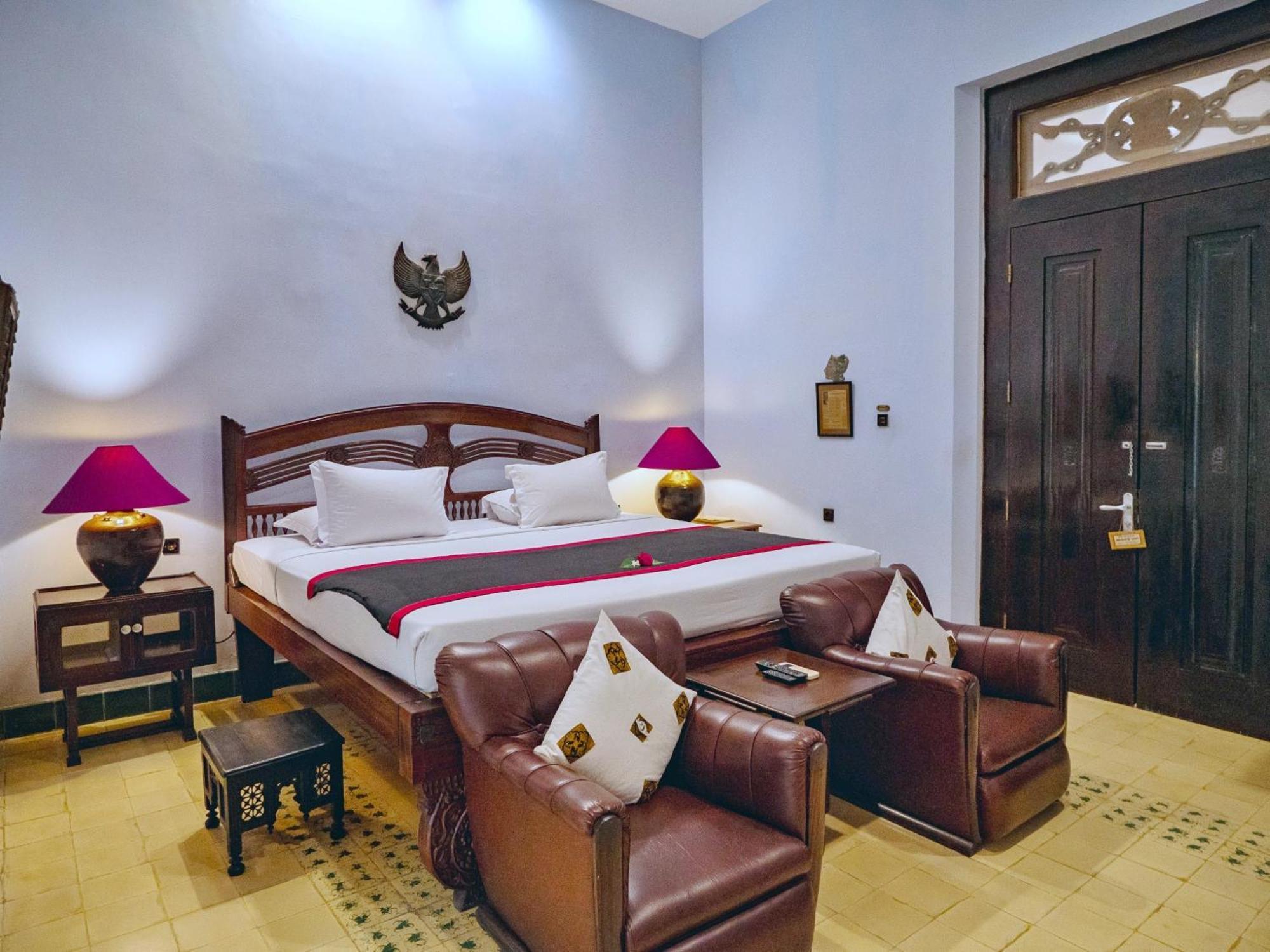 Hotel Tugu Blitar Exteriör bild