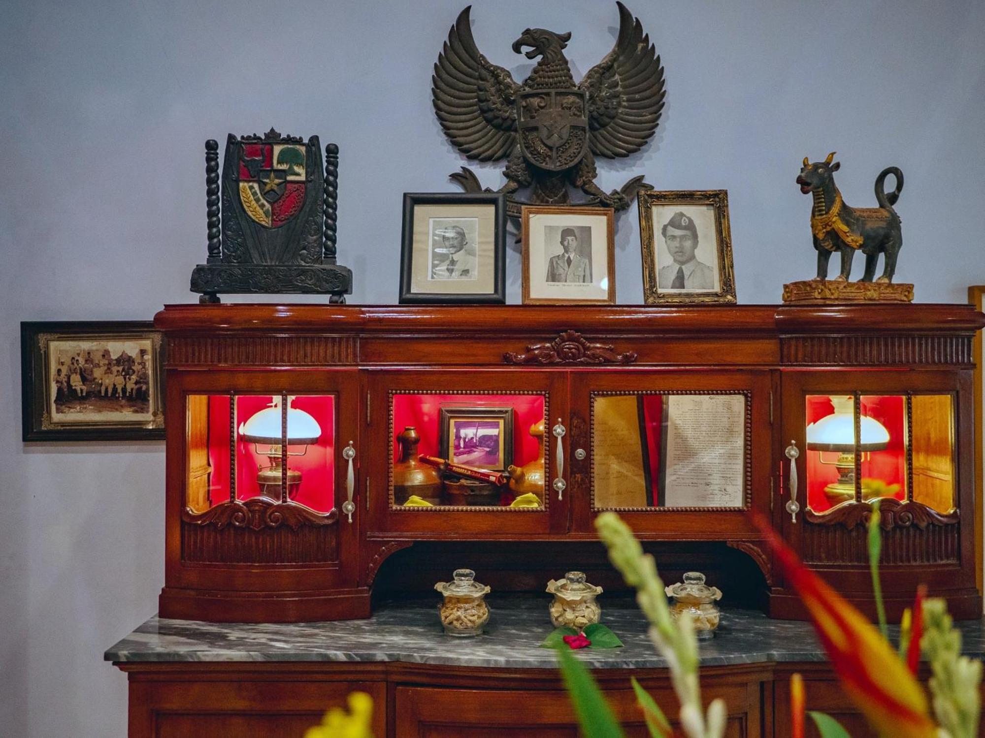 Hotel Tugu Blitar Exteriör bild