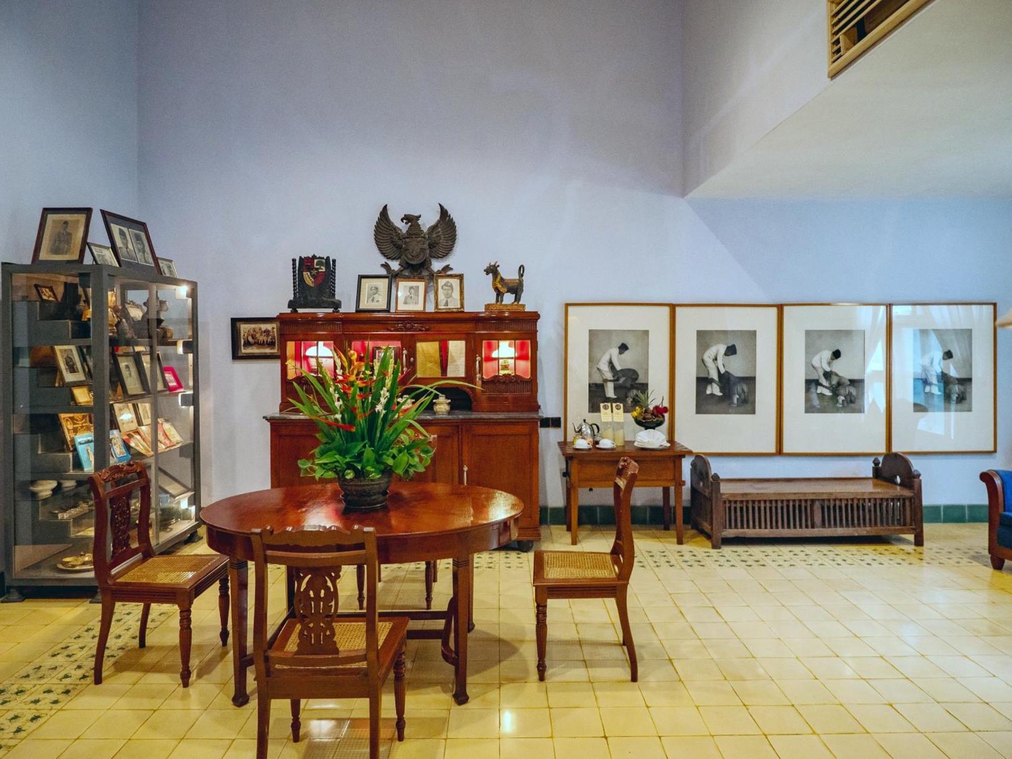 Hotel Tugu Blitar Exteriör bild
