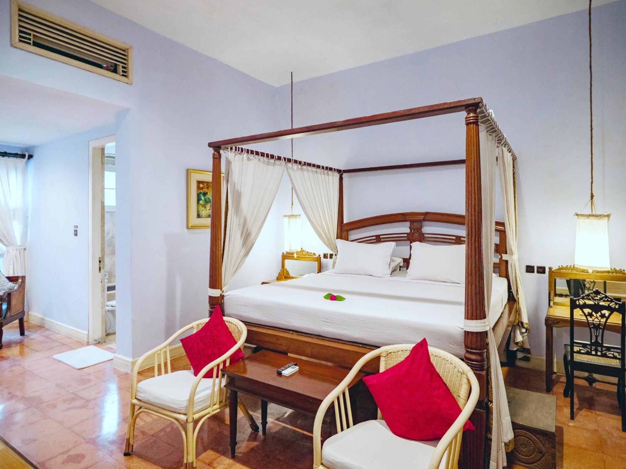 Hotel Tugu Blitar Exteriör bild