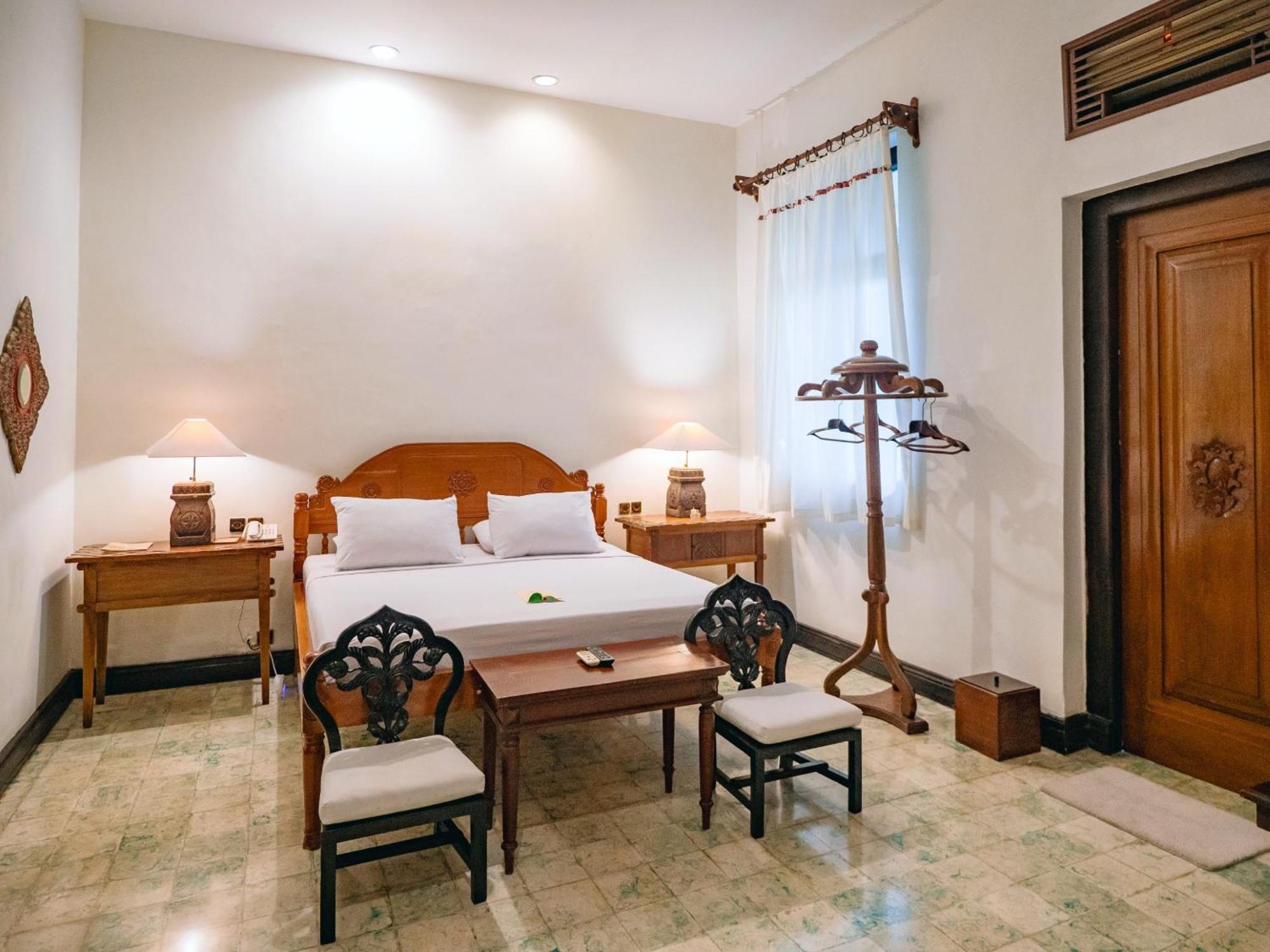 Hotel Tugu Blitar Exteriör bild