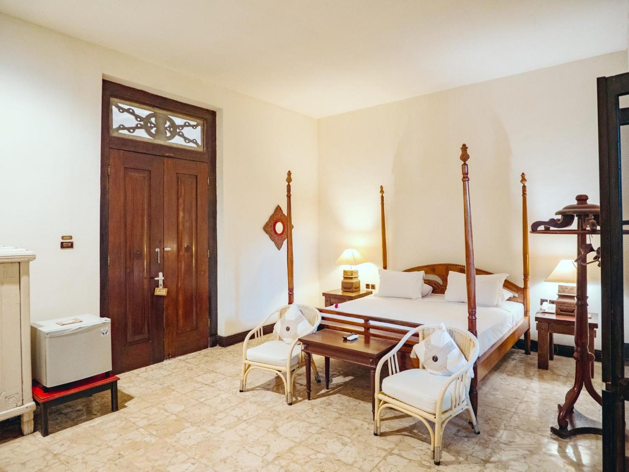 Hotel Tugu Blitar Exteriör bild