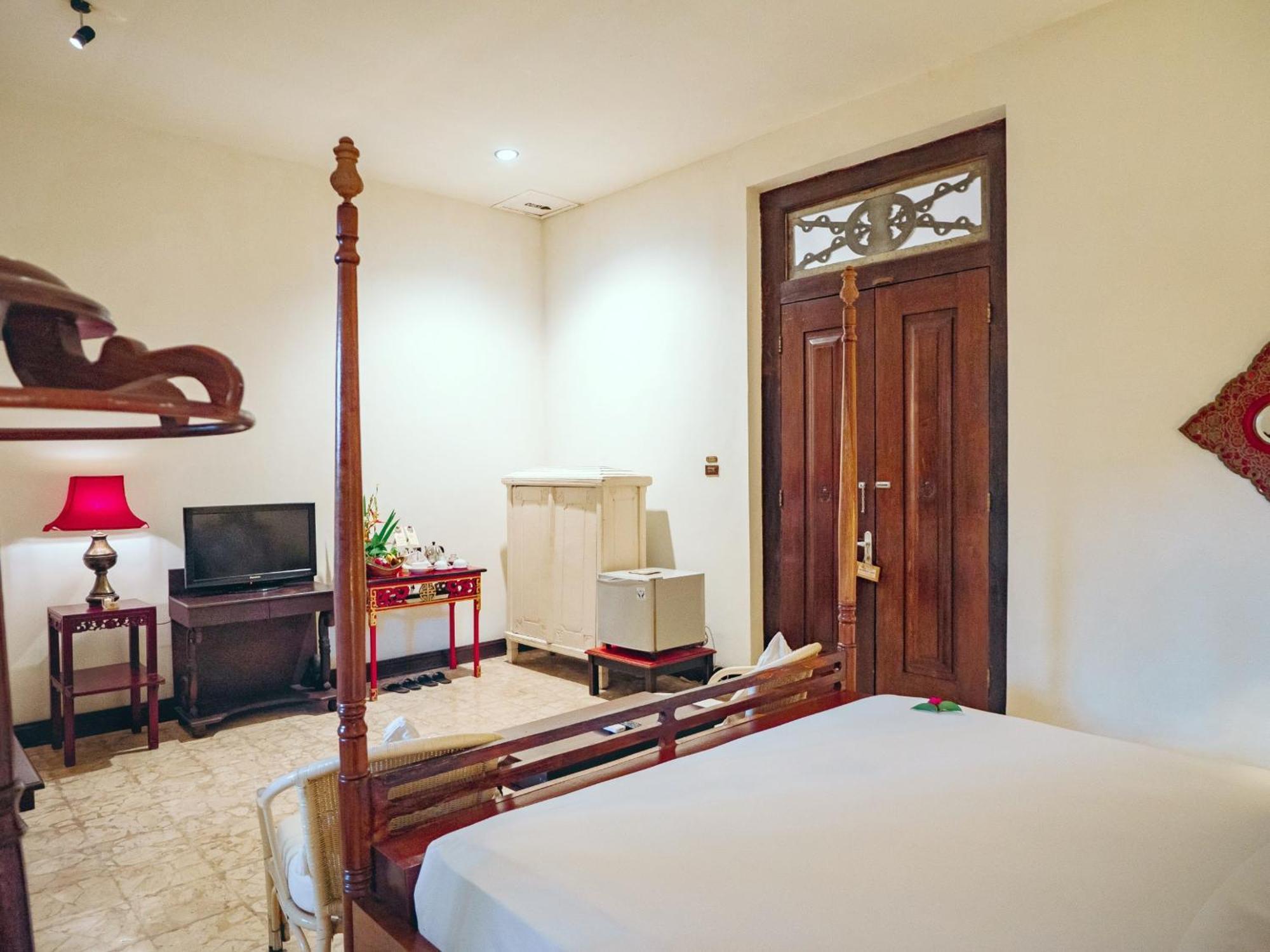Hotel Tugu Blitar Exteriör bild
