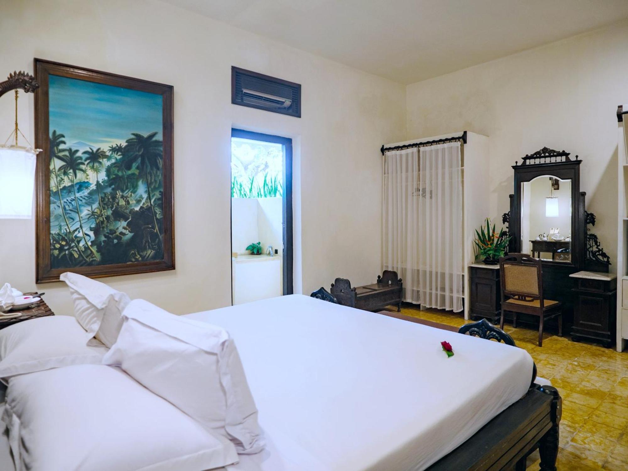 Hotel Tugu Blitar Exteriör bild