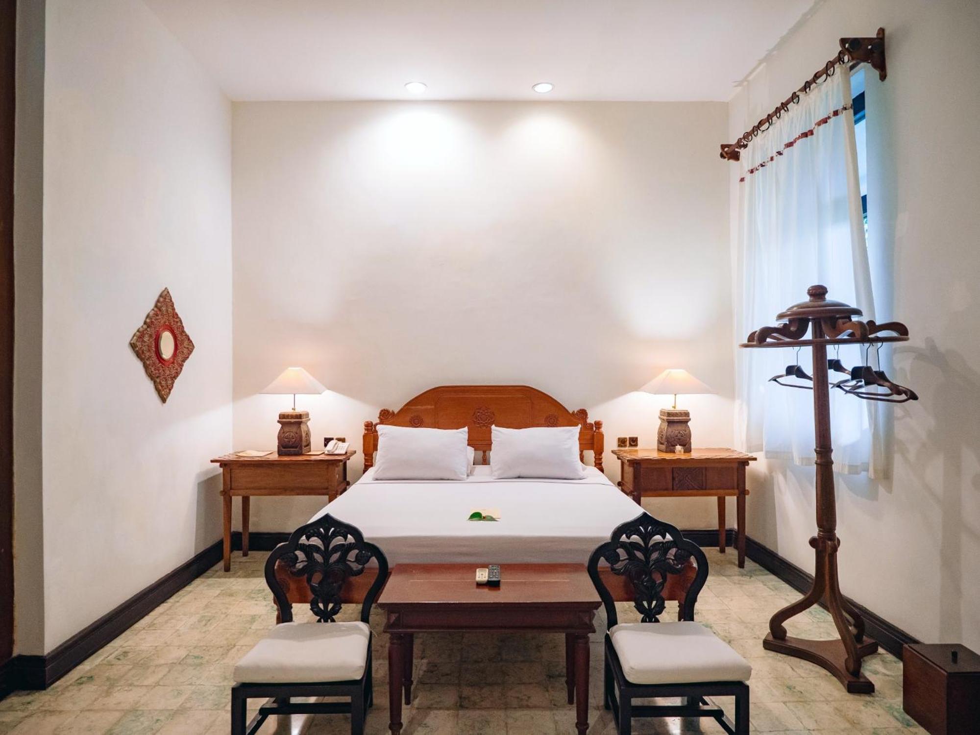 Hotel Tugu Blitar Exteriör bild