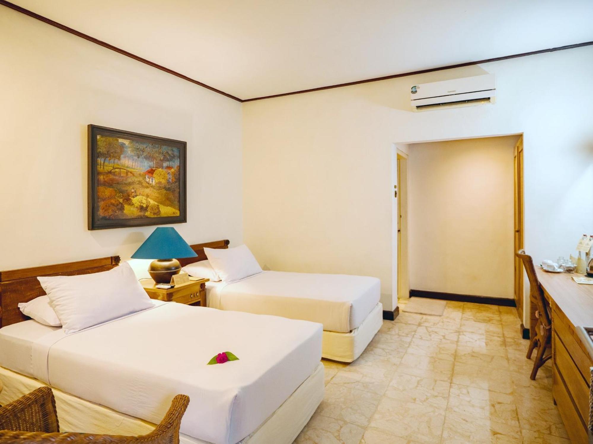 Hotel Tugu Blitar Exteriör bild