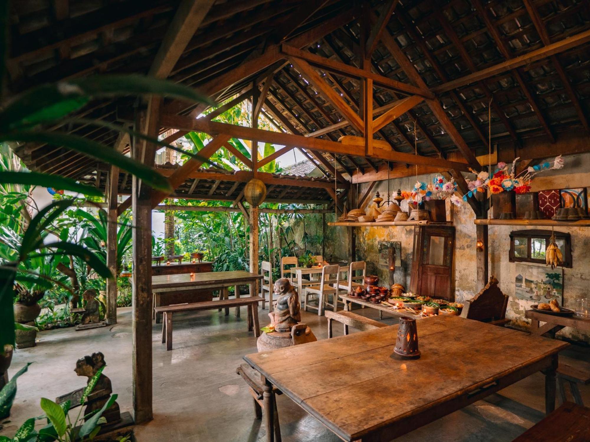 Hotel Tugu Blitar Exteriör bild