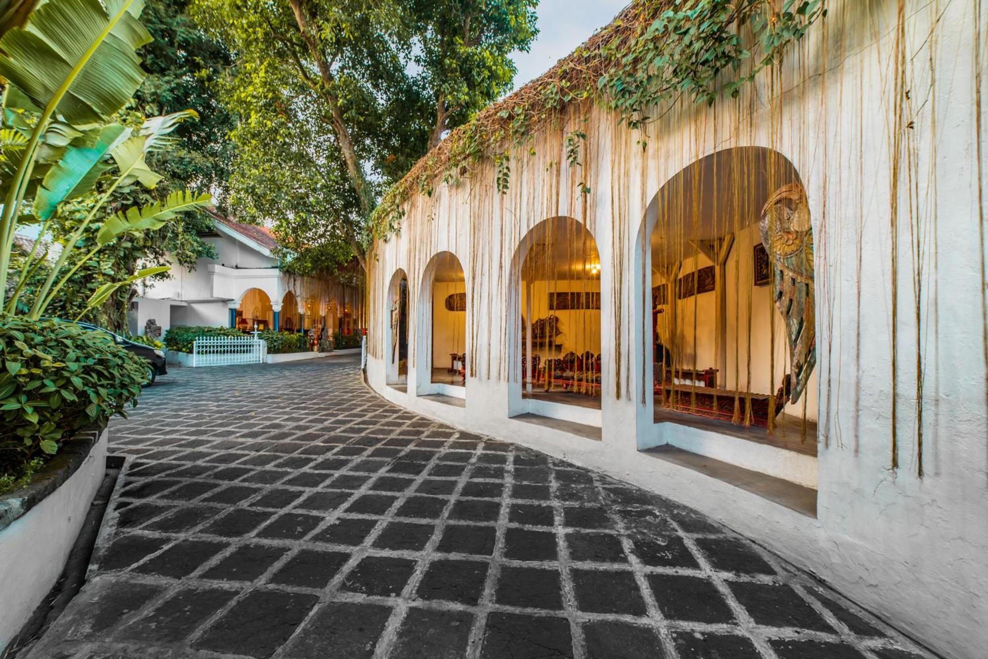 Hotel Tugu Blitar Exteriör bild