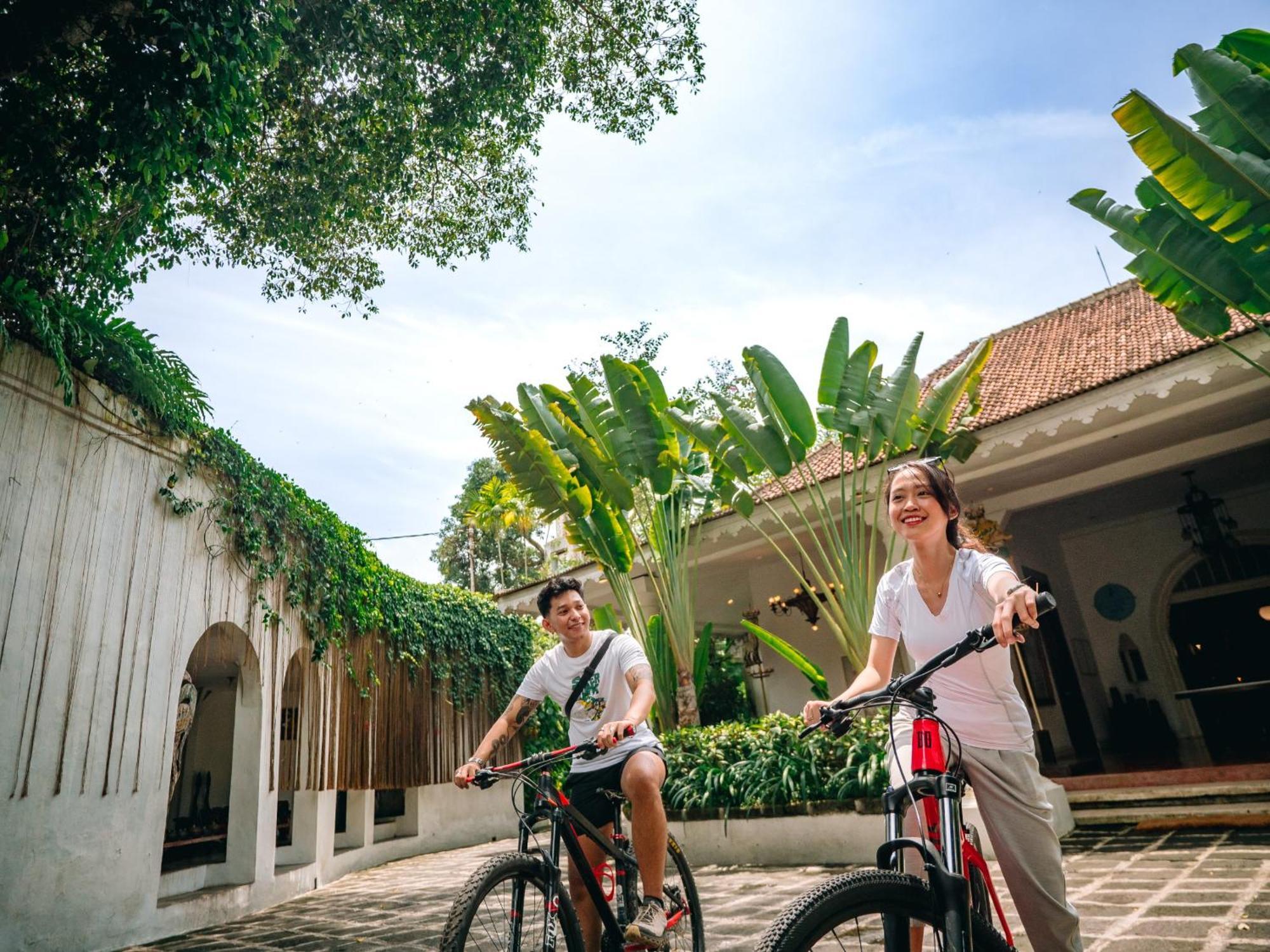 Hotel Tugu Blitar Exteriör bild
