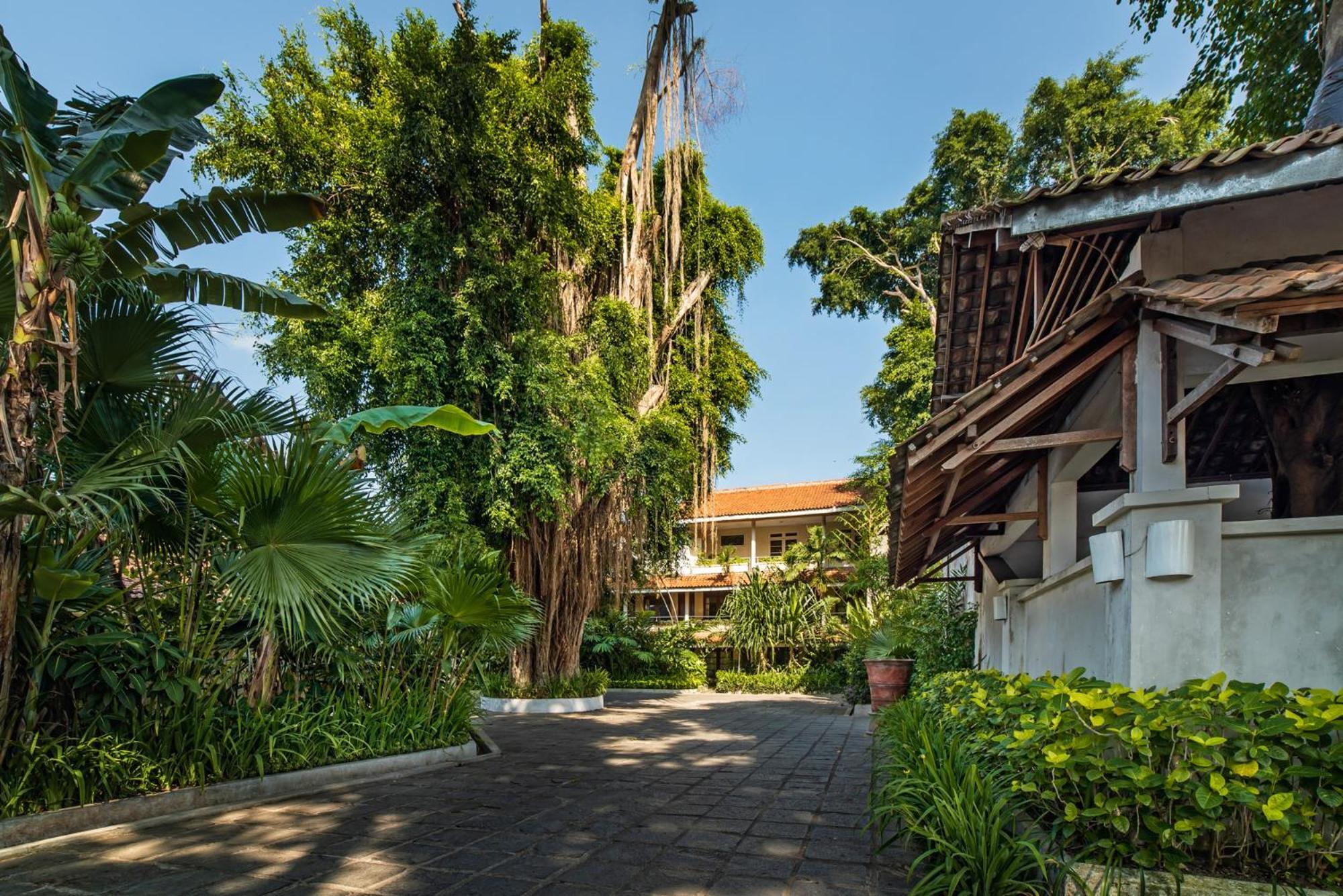Hotel Tugu Blitar Exteriör bild