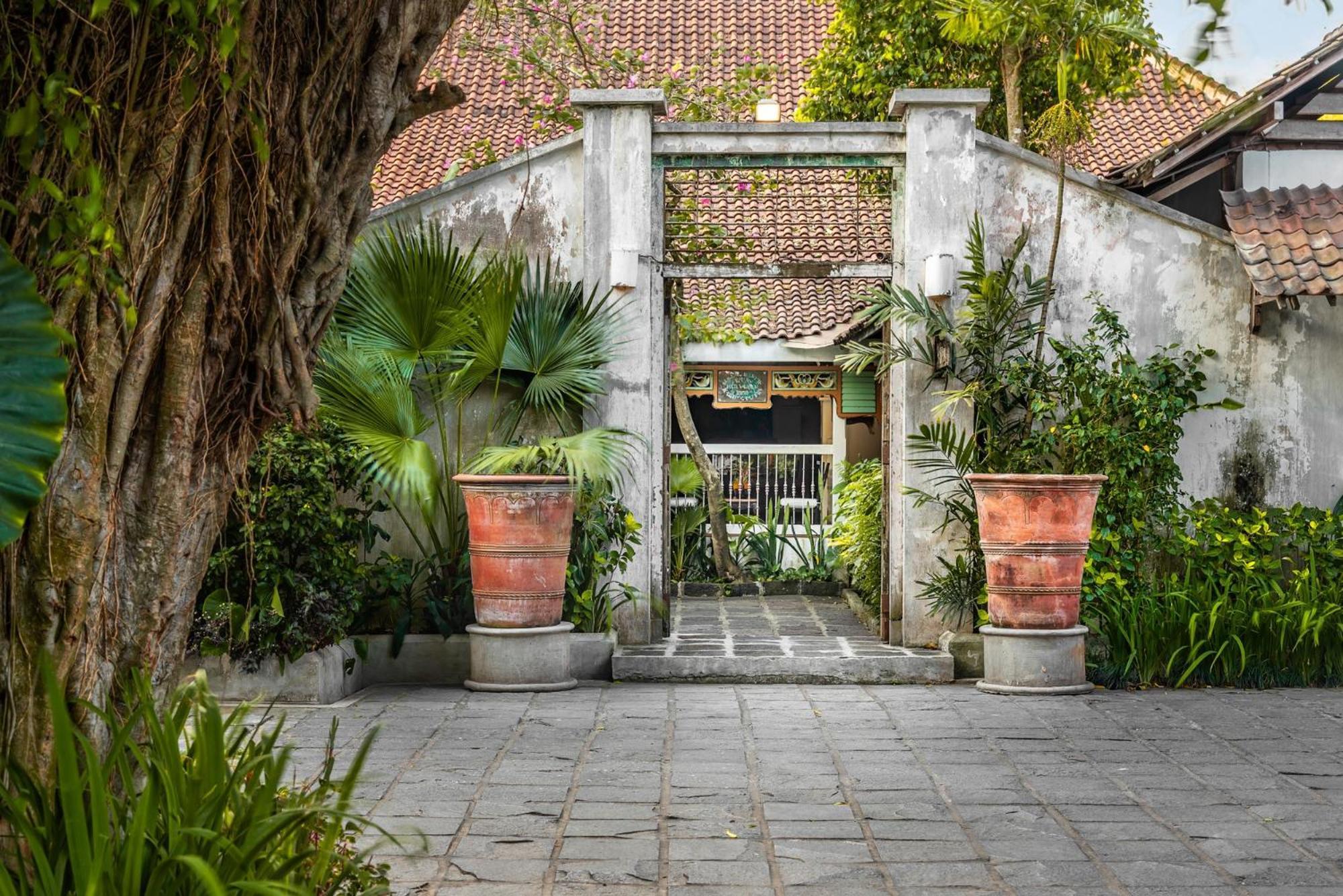 Hotel Tugu Blitar Exteriör bild