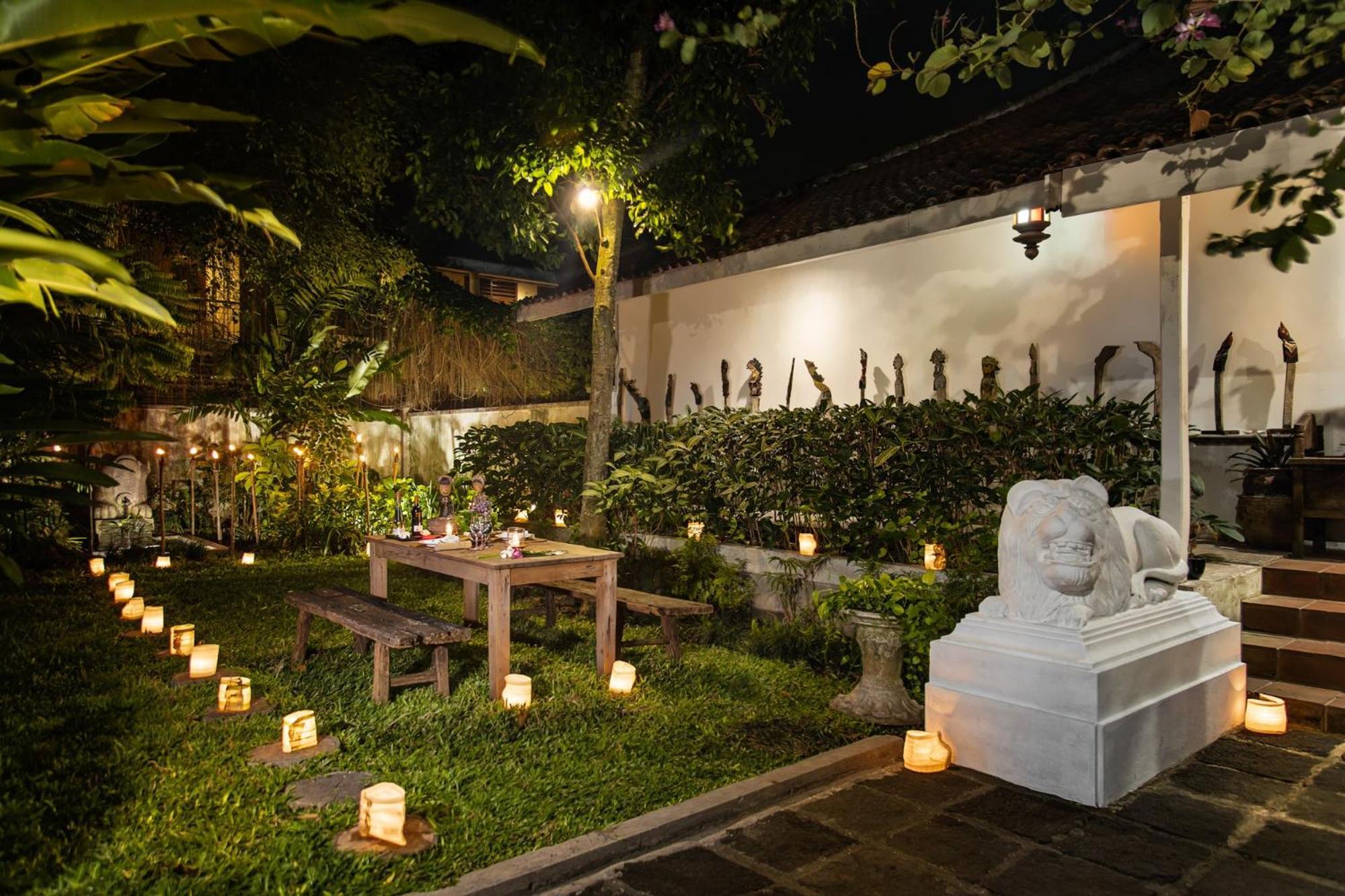 Hotel Tugu Blitar Exteriör bild