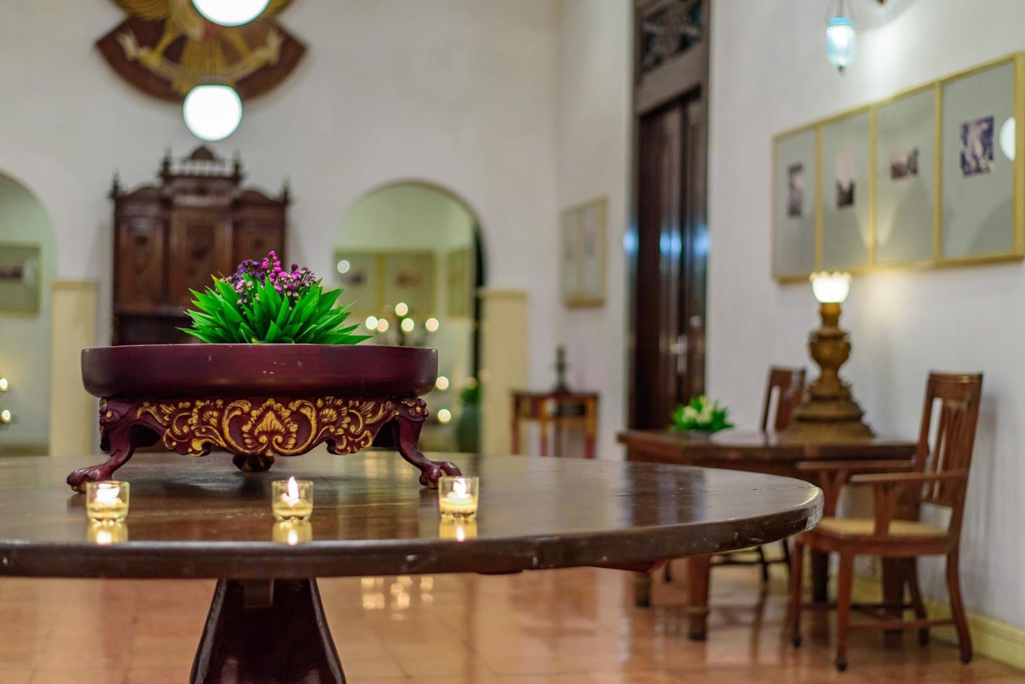Hotel Tugu Blitar Exteriör bild